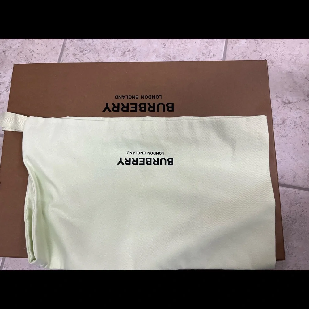 Burberry low top sneakers - Picture 6 of 11